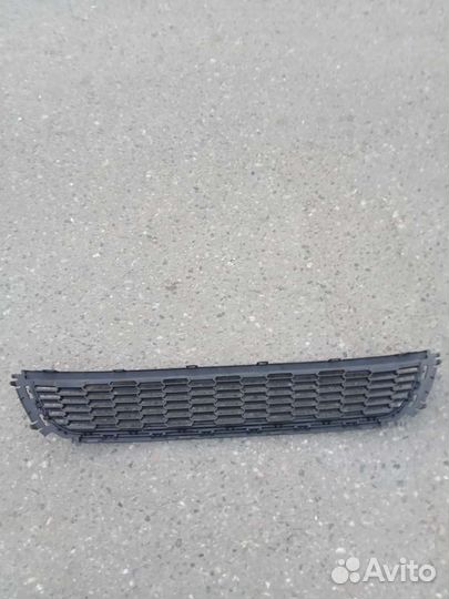 Решетка переднего бампера Volkswagen Polo Хэтчбек