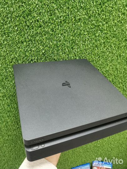 Sony PS4 slim 1 TB 2 джойстика +игра