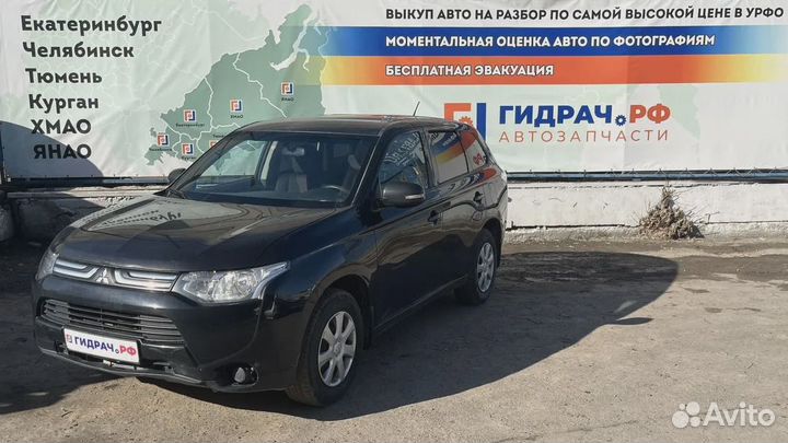 Обшивка двери задней правой Mitsubishi Outlander