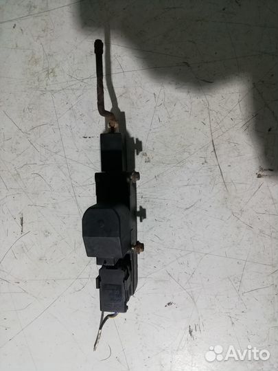 Сервопривод замка лючка бензобака BMW 5 E34