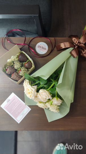 Набор : клубника, шоколад, розы