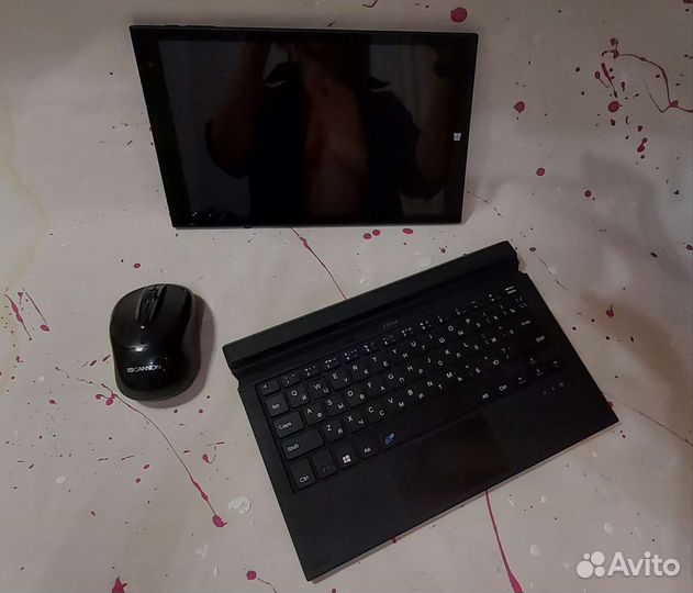 Планшет-ноутбук Irbis с мышкой