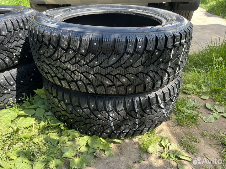 Pirelli Formula Ice 215/60 R17