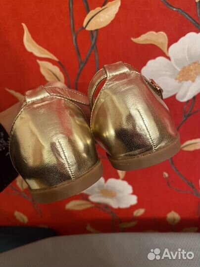 Босоножки новые