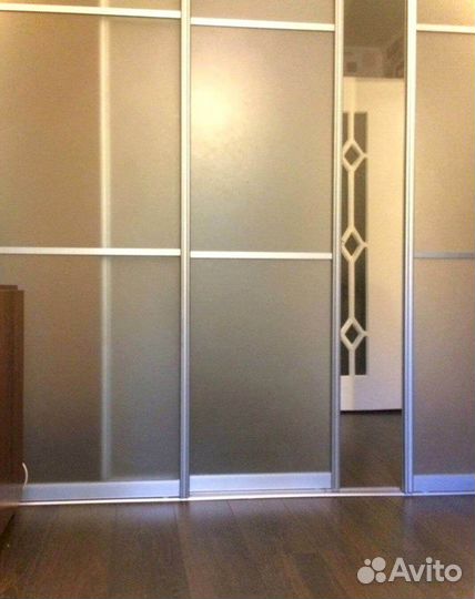 Стеклянная перегородка