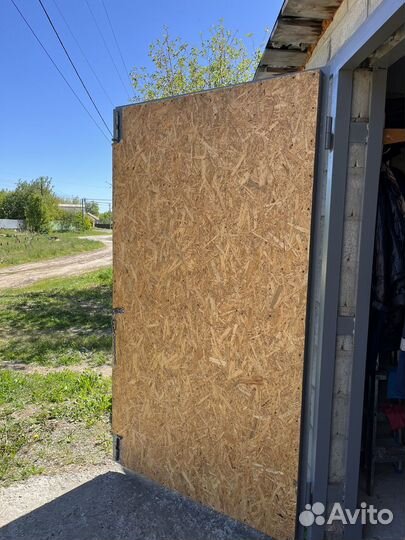 Ворота гаражные металлические распашные