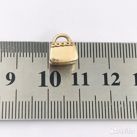 Золотой шарм Pandora с бриллиантом