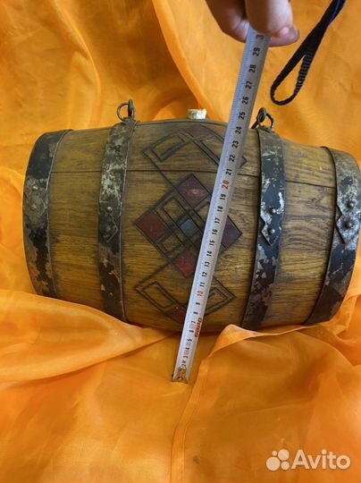 Старинный винный бочонок