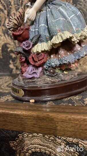 Статуэтка кукла