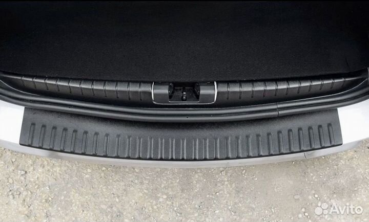 Накладка в проем багажника Рено Дастер
