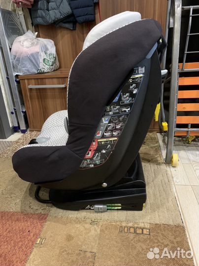 Автокресло Maxi-Cosi MiloFix с базой Isofix