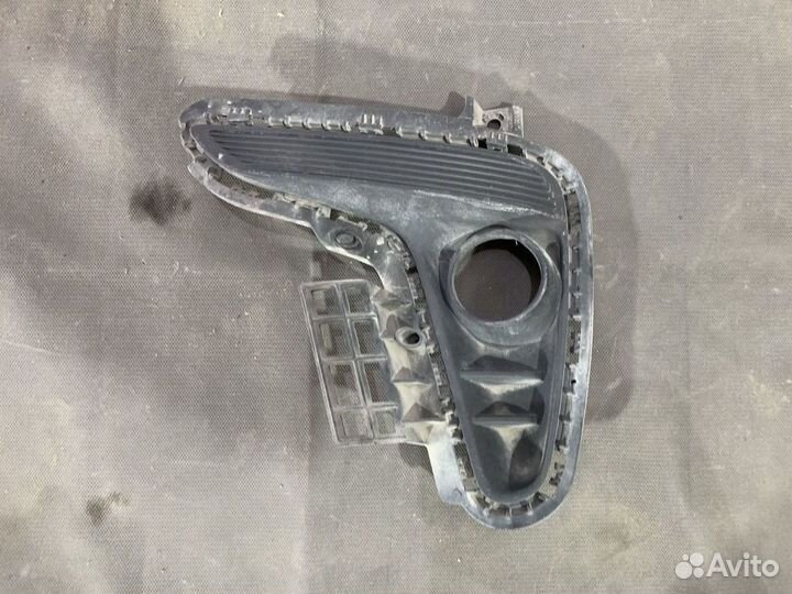 Рамка противотуманной фары левой Kia Rio UB 2017