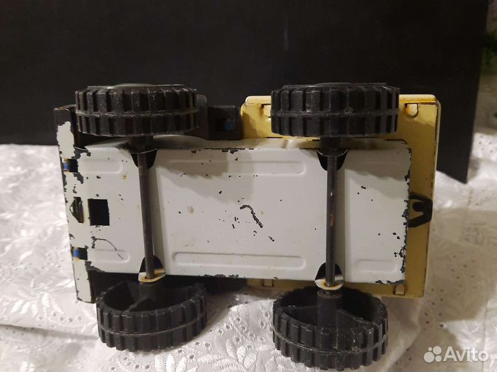 Машина, жесть. Игрушка ссср. Молоковоз