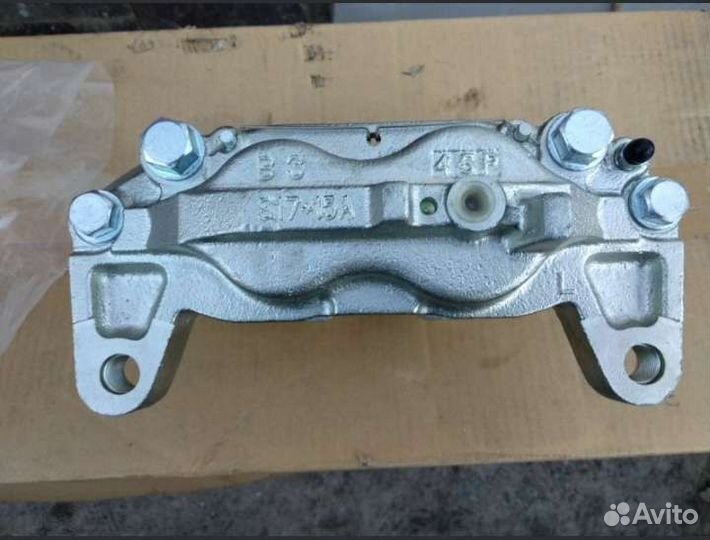 Суппорт левый передний Nissan Patrol Y62