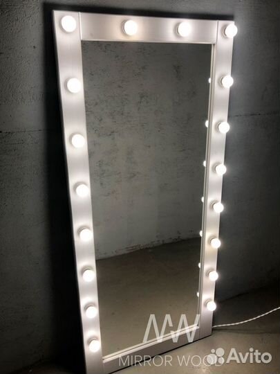 Зеркало напольное с подсветкой