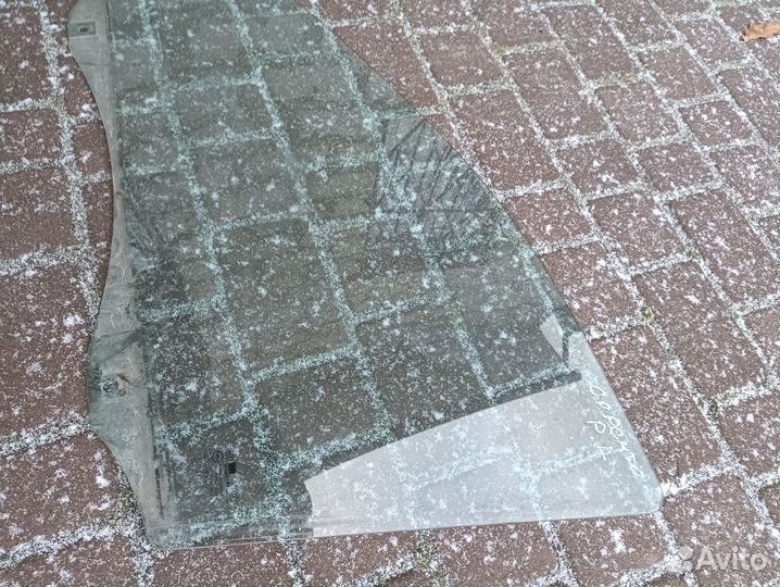 Стекло передней левой двери Kia Sorento 1