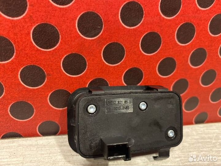 Кнопка закрывания багажника Mercedes-Benz Gle W166