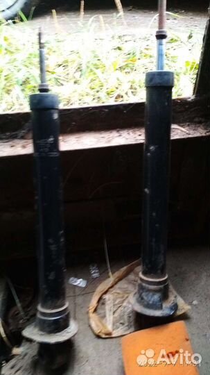 Амортизаторы задние на Ауди 80 b4