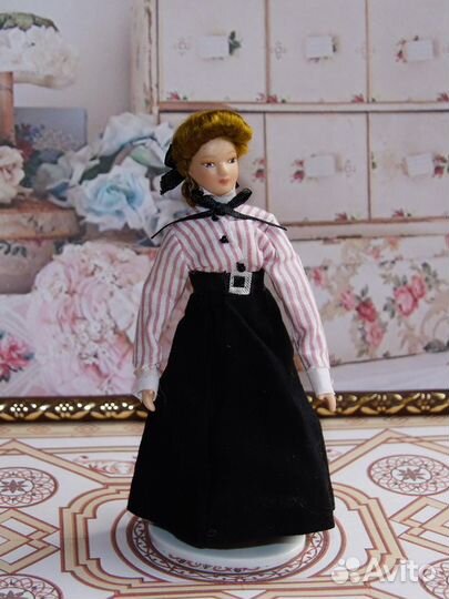 Кукла для кукольного дома