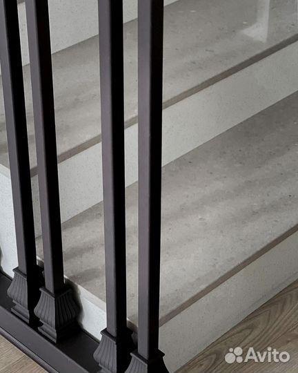 Лестница из искусственного камня акрил и кварц