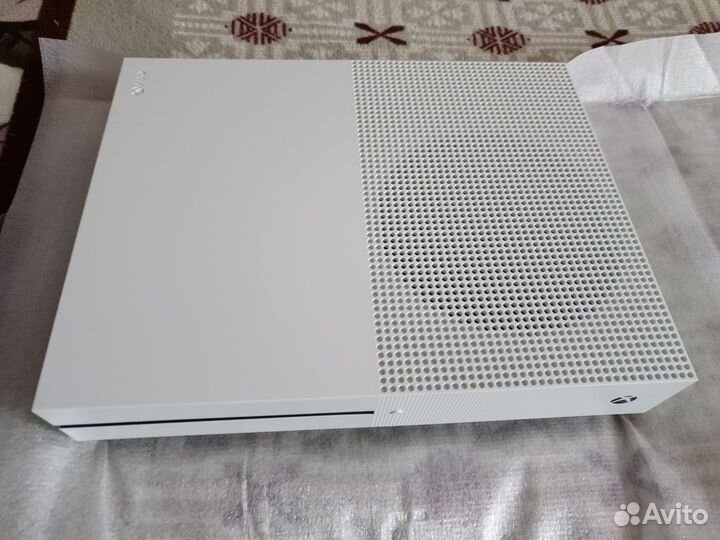 Xbox One S 1tb с играми