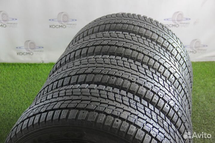 Dunlop SP Winter Ice 02 215/65 R16