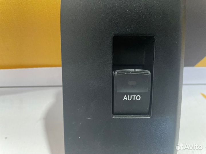 Кнопка стеклоподъемника передняя Toyota Land