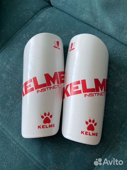 Щитки футбольные