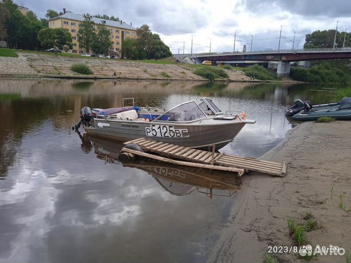 Лодка с мотором