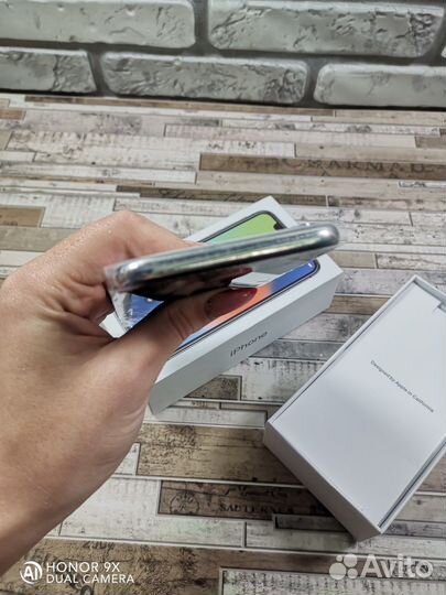 Телефон iPhone 10 64gb
