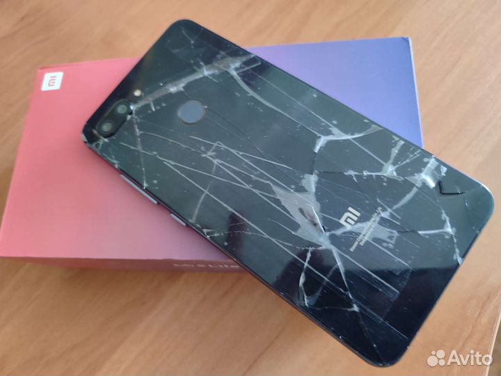 Телефон Xiaomi Mi 8 lite