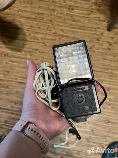 Плёночный фотоаппарат зенит со вспышкой