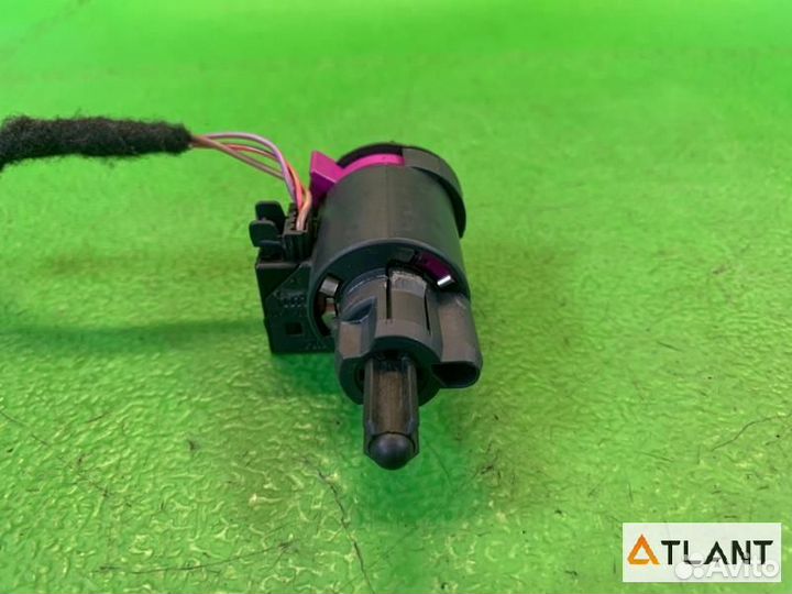 Концевик под педаль тормоза audi SQ5