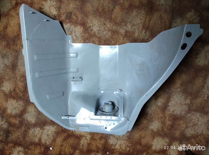 Крыло заднее внутреннее левое (стакан)