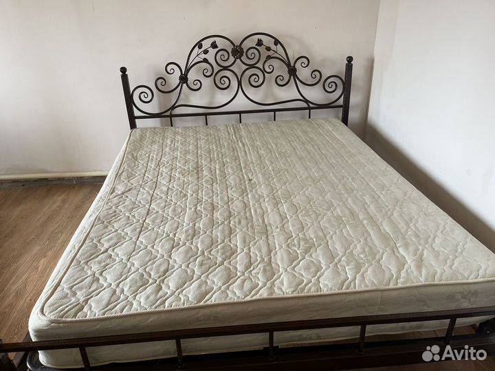 Кровать двухспальная