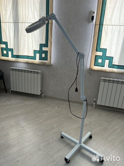 Лампа лупа для косметолога