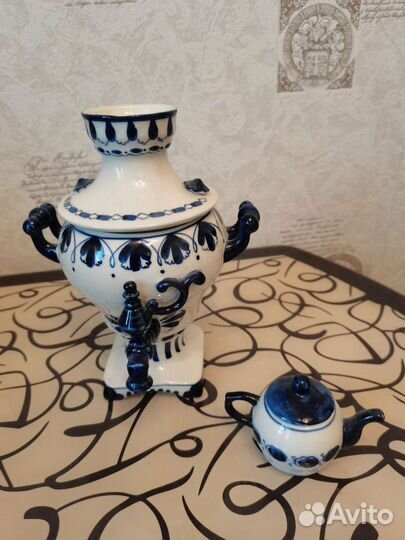 Гжель. Самовар декоративный с чайником. Фарфор