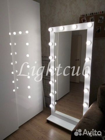 Напольное зеркало