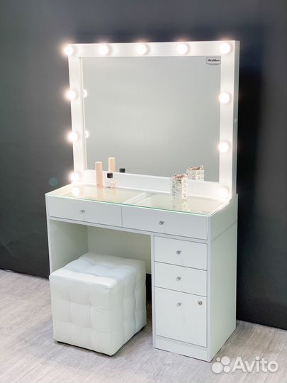 Туалетный столик и зеркало с подсветкой