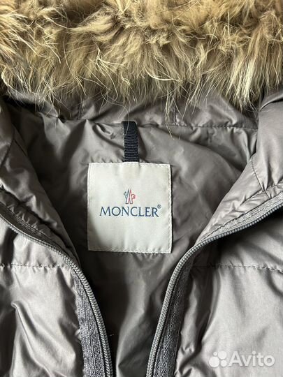 Moncler пуховик S размер