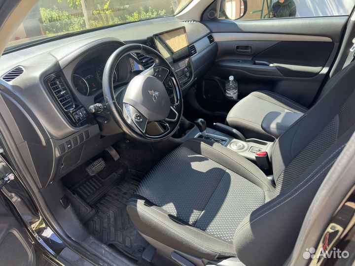 Mitsubishi Outlander 2 CVT, 2016, 122 000 км