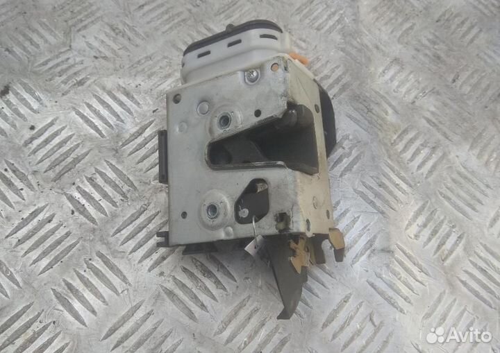 Активатор замка двери Audi A4/RS4