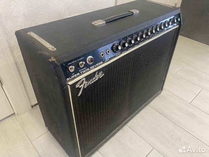 Комбоусилитель Fender Super Twin Reverb