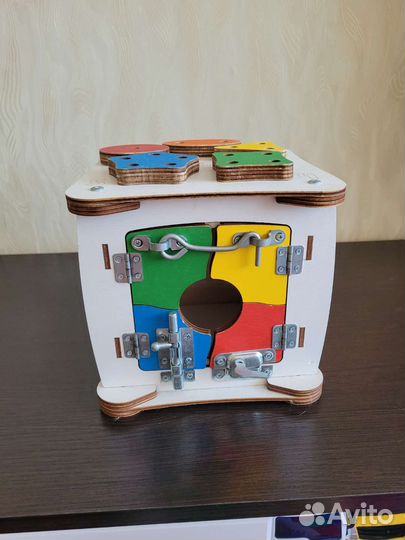 Бизиборд кубик развивающий