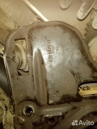 Кронштейн рулевой рейки Mercedes 221