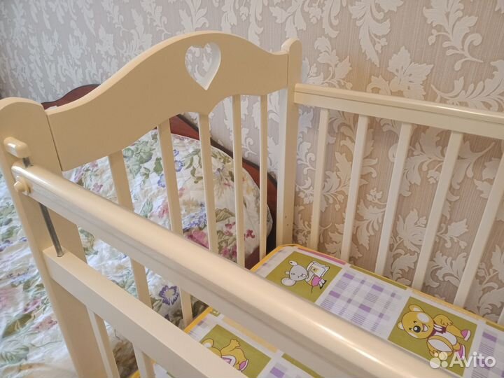 Кроватка + матрас пружинный + комплект в кроватку