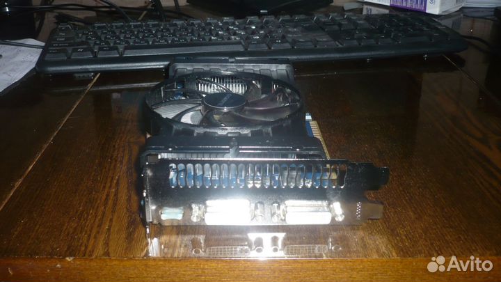 Игровая видеокарта GTX 550Ti 1Gb 192Bit