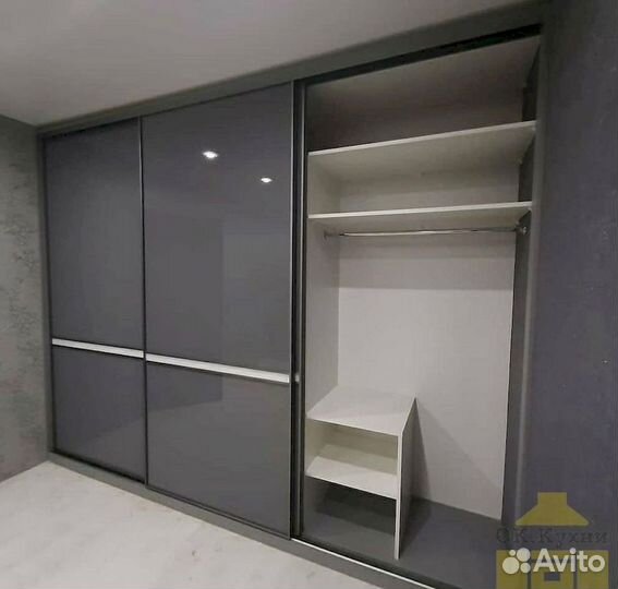 Книжный шкаф