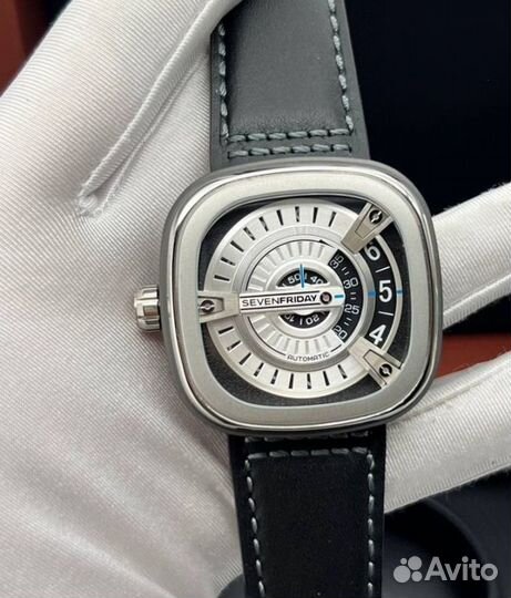 Красивые мужские часы SevenFriday