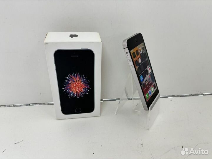 iPhone SE, 32 ГБ